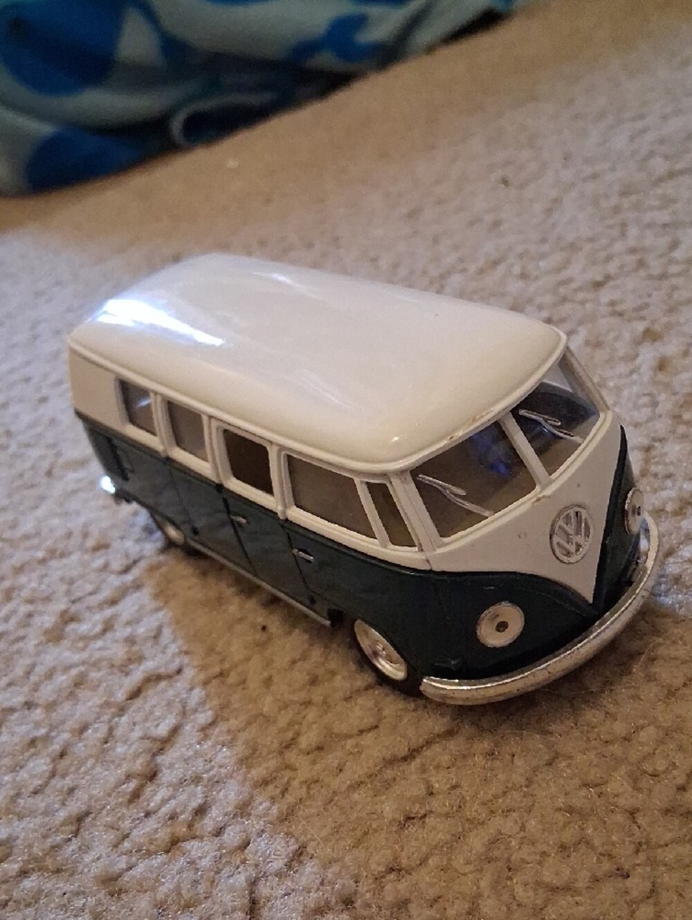 Volkswagon Bus - Picture 4 of 7